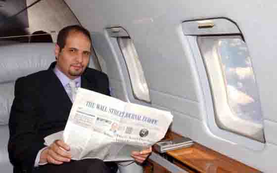   مصر اليوم - يواجه حكم السجن المؤبد وأمامه 8 أيام للطعن في الحكم  رجل الاعمال الجزائري عبد المؤمن خليفة وراء اسوار سجن البليدة