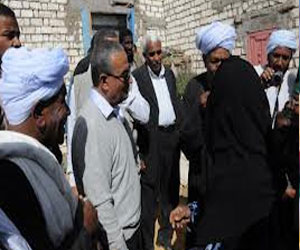   مصر اليوم - محافظ أسوان و3 آلاف مواطن يشهدون اتفاقية صلح بين عائلتين