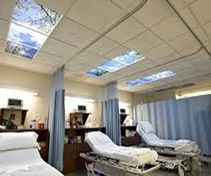   مصر اليوم - إدخال سيارة اسعاف وأثاث طبي للمستشفيات في قطاع غزة