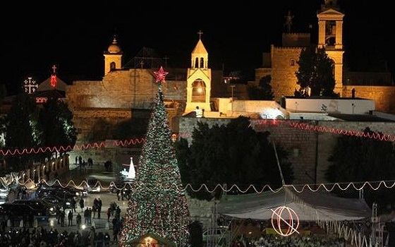 مصر اليوم - بيت لحم تستفيق بعد ليلة قداس العيد على أجواء احتفاليّة