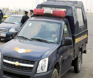   مصر اليوم - العثور على سيّارة شرطة هرب بها تاجر مخدّرات في الغردقة