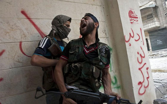 مصر اليوم - الجيش الحر يُصيب مروحية في حلب واشتباكات عنيفة في جنوب دمشق وريفها