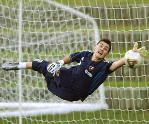   مصر اليوم - كاسياس أنهى عام 2013 بأرقام أفضل من نظيره لوبيز