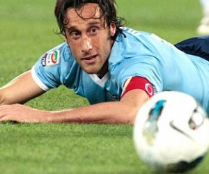   مصر اليوم - ماوري قائد لاتسيو يؤكد أنه بريء من التلاعب في نتائج المباريات