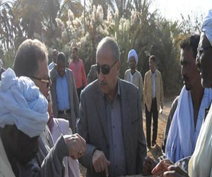   مصر اليوم - محافظ أسوان يعلن عن توزيع 500 فدان للشباب بكوم أمبو