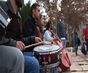   مصر اليوم - فرقة ومضة السورية تتحدى الألم بالموسيقى