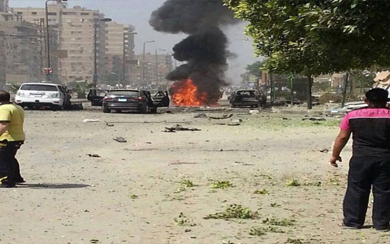 مصر اليوم - عطل فني في الأتوبيس انقذ العشرات من ركابه ووزارة الداخلية تؤكّد أنَّ العبوة محلية الصنع