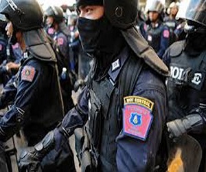   مصر اليوم - الشرطة التايلاندية تطلق الغاز المسيل للدموع على المتظاهرين