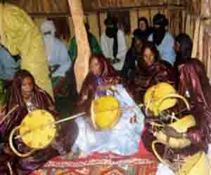   مصر اليوم - إسدال الستار على فعاليات المهرجان الوطني للموسيقى و الأغنية الامازيغية بتمنراست