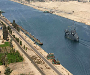   مصر اليوم - عبور 39 سفينة المجرى الملاحي لقناة السويس الخميس