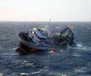   مصر اليوم - العثور على قائد المركب الغارق في البحر الأحمر