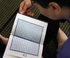   مصر اليوم - سائح روسي  يشهر إسلامه  في الغردقة عقب صلاة الجمعة