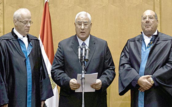   مصر اليوم - منصور يؤكّد أنّ مصر تمرّ بمرحلة تغيير فكري واجتماعي واقتصادي