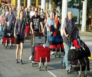   مصر اليوم - رئيس مدينة مرسي علم يلتقي السائحين في الفنادق ويدعوهم للتسوق