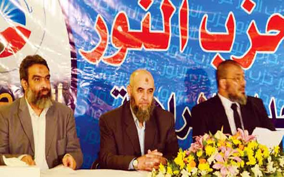   مصر اليوم - حزب النور يشنّ هجومًا عنيفًا على الإخوان ويُحمّلها مسؤولية الدماء