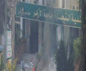   مصر اليوم - طلاب الإخوان يُشعلون النِّيران في تجارة الأزهر لتعطيل الامتحانات