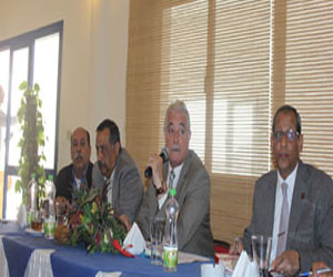   مصر اليوم - محافظ جنوب سيناء يستعرض مشروعات الإسكان والصحة وإجراءات الاستفتاء