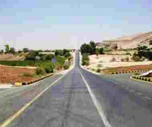   مصر اليوم - فتح طريق مرسى علم الشلاتين بعد إغلاقه بسبب السيول