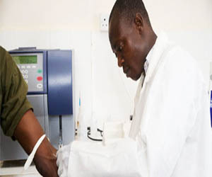   مصر اليوم - علاج 28 ألف مصاب بالإيدز بنيجيريا فى 2013