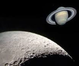   مصر اليوم - سماء السعودية تشهد إقتران القمر بكوكب زحل لمدة أربع ساعات