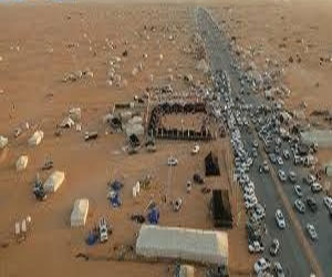   مصر اليوم - لوحة فنية يُشكلها محبو الطبيعة الصحراوية في خيامهم في السعودية