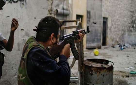   مصر اليوم - اشتباكات بين قوّات الحكومة وحزب الله ضدّ النّصرة والدّولة الإسلاميّة في ريف دمشق