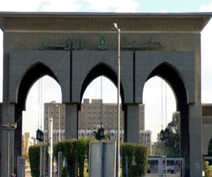   مصر اليوم - توافد طلاب وطالبات جامعة الأزهر على كلياتهم لأداء الامتحانات