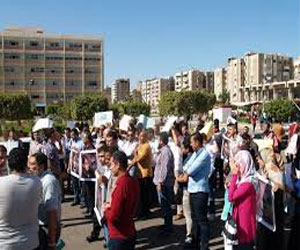   مصر اليوم - وقفة احتجاجية للمطالبة بإقالة رئيس جامعة بورسعيد المنتمي للإخوان