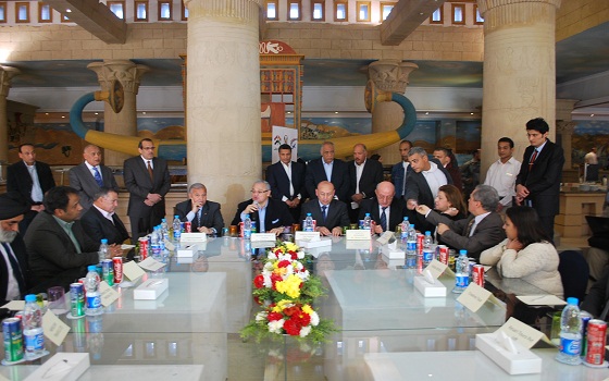   مصر اليوم - وزير السياحة المصريّ يُطلق مبادرة جلب مليون هنديّ في 2017