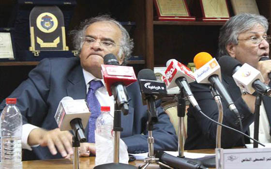   مصر اليوم - صراع المخالفات يشتدّ بين عبَّاس وأبوزيد في إهدار المال العامّ داخل الزَّمالك