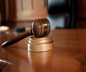   مصر اليوم - السجن 4 سنوات لوزير يونانى سابق استخدم لوحات تسجيل مزورة لسيارته