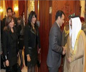   مصر اليوم - ملك البحرين يستقبل وفدًا من الفنانين المصريين