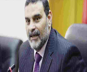   مصر اليوم - وزير القوي العاملة يتلقي تقريرًا من المكتب العمالي في الكويت