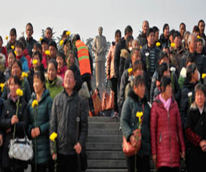   مصر اليوم - جدل حول احتفالية بمرور 120 عامًا على مولد مؤسس الصين الشعبية