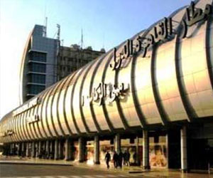   مصر اليوم - ضبط 100 قطعة عملة اثرية حاول راكب سعودي تهريبها خارج البلاد