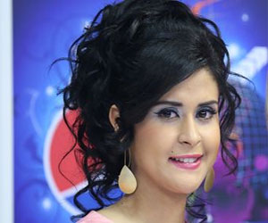   مصر اليوم - المغربية سلمى رشيد تتغنى بجمال فلسطين