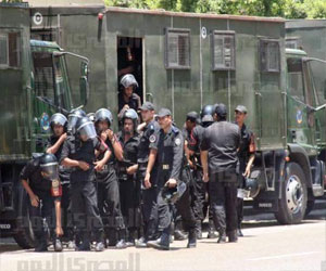   مصر اليوم - أمن الغردقة يضبط طلاب يطبعون إشارة رابعة على تيشرتات