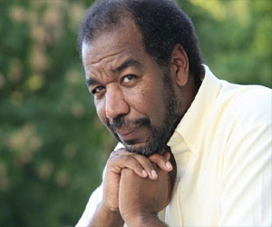   مصر اليوم - طارق الطيب يوقع روايته الرحلة 979 المتجهة إلى فيينا