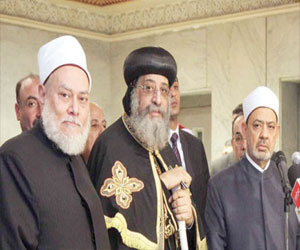   مصر اليوم - شيخ الأزهر يهنأ البابا بالعام الجديد في مقر الكاتدرائيّة