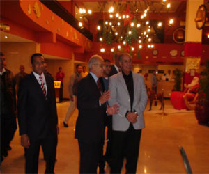   مصر اليوم - محافظ البحر الأحمر يتفقد فنادق الغردقة