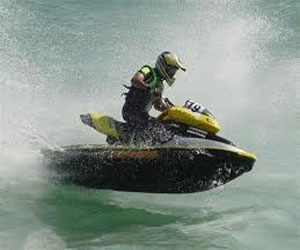   مصر اليوم - الدراجات المائية تفتتح موسم 2014 البحري لأبوظبي