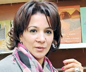   مصر اليوم - عزة سلطان تدرب نفسها على القسوة في روايتها الأولى