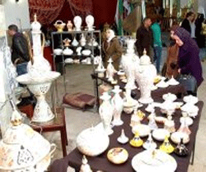   مصر اليوم - صناع الخزف يأملون في وضع لمساتهم الفنية في جامع الجزائر