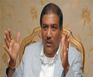   مصر اليوم - السادات يطالب بمحاكمة النشطاء السياسيين بتهمة التجسس والخيانة