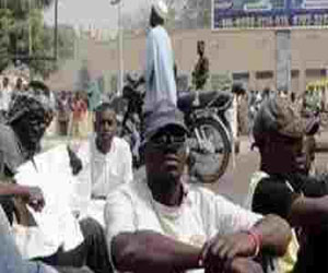   مصر اليوم - عمال البترول في نيجيريا يهددون بالإضراب