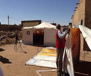   مصر اليوم - الهلال الأحمر الكويتي يوزع مساعدات على متضرري السيول شمالي السودان