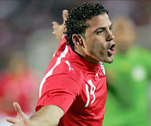   مصر اليوم - الخلافات المالية تهدد انتقال عمرو زكي للرجاء المغربي