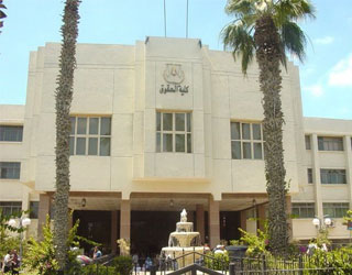   مصر اليوم - مقتل طالب في كلية الحقوق داخل شقتة بـ90طعنة