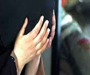   مصر اليوم - القبض على سيدة عثر في مسكنها على منشورات للتحريض ضد الجيش