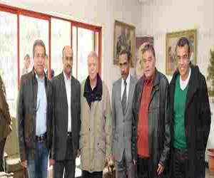   مصر اليوم - حسن حمدى يستقبل رئيس الاتحاد العربى للكرة الطائرة